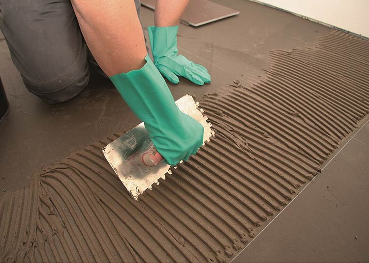 Jak dobrać odpowiedni klej do konkretnego typu ceramiki?