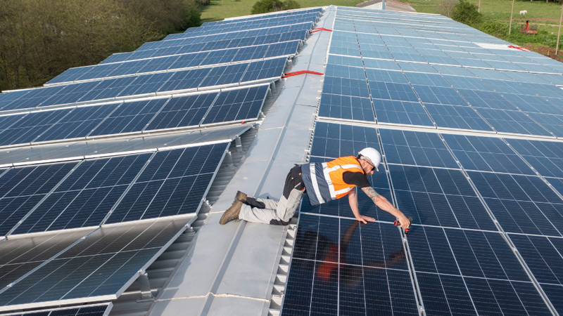 Jak przebiega montaż paneli fotowoltaicznych?