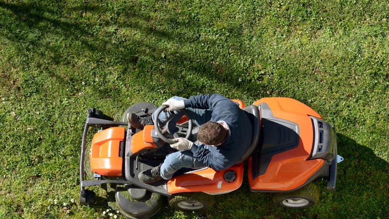 5 powodów, dla których warto wybrać kosiarkę rider do dużego ogrodu