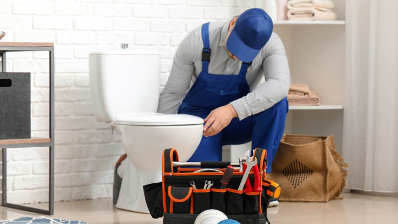 Na jakiej wysokości zamontować pisuar oraz miskę WC?