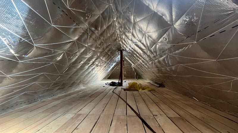 Wdmuchiwanie wełny celulozowej - skuteczne ocieplenie dachu i poddasza Wdmuchiwanie wełny celulozowej - skuteczne ocieplenie dachu i poddasza