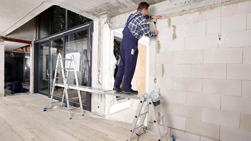 Szybki remont domu przed zimą? Zobacz, co przyspieszy prace!