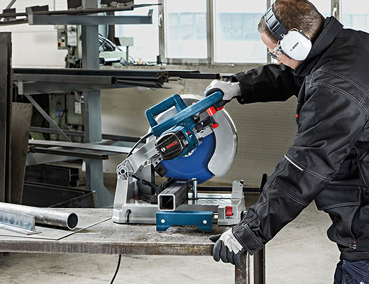 Piła do cięcia stali GCD 12 JL Professional firmy Bosch