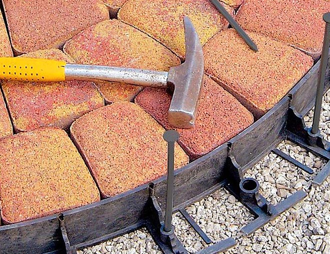 Wykonanie ścieżek ogrodowych bez krawężników