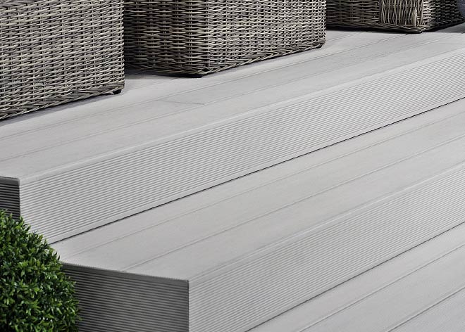 Taras w czystej bieli