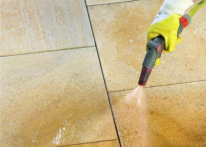 Przygotowanie kostki brukowej do zimy