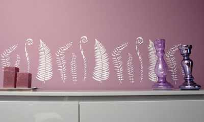 Stop nudzie na ścianie - malowane wzory