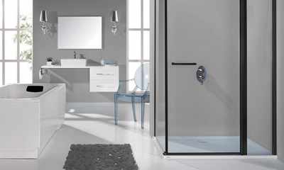 Łazienka z kabiną prysznicową w kolorze czarnym