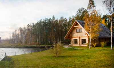 Czy warto wybudować dom z bali drewnianych?